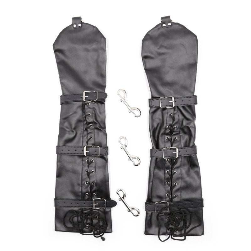 Sorte bondage opera handsker i holdbart PVC med snøre og spænder til kinky og sensuelt look